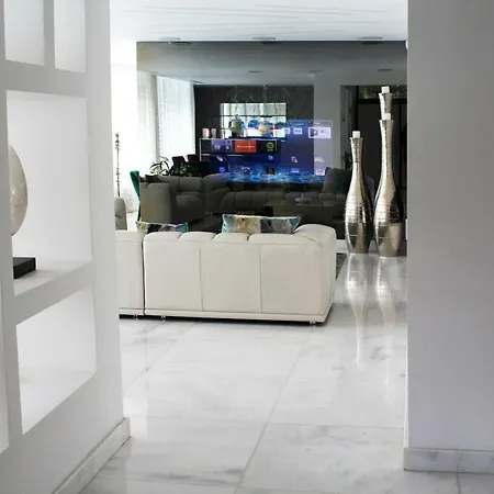 Maris Villa *